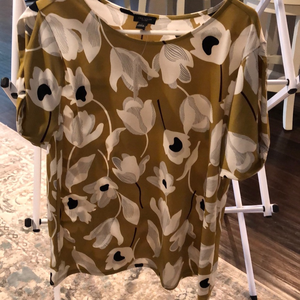 Ladies clothing